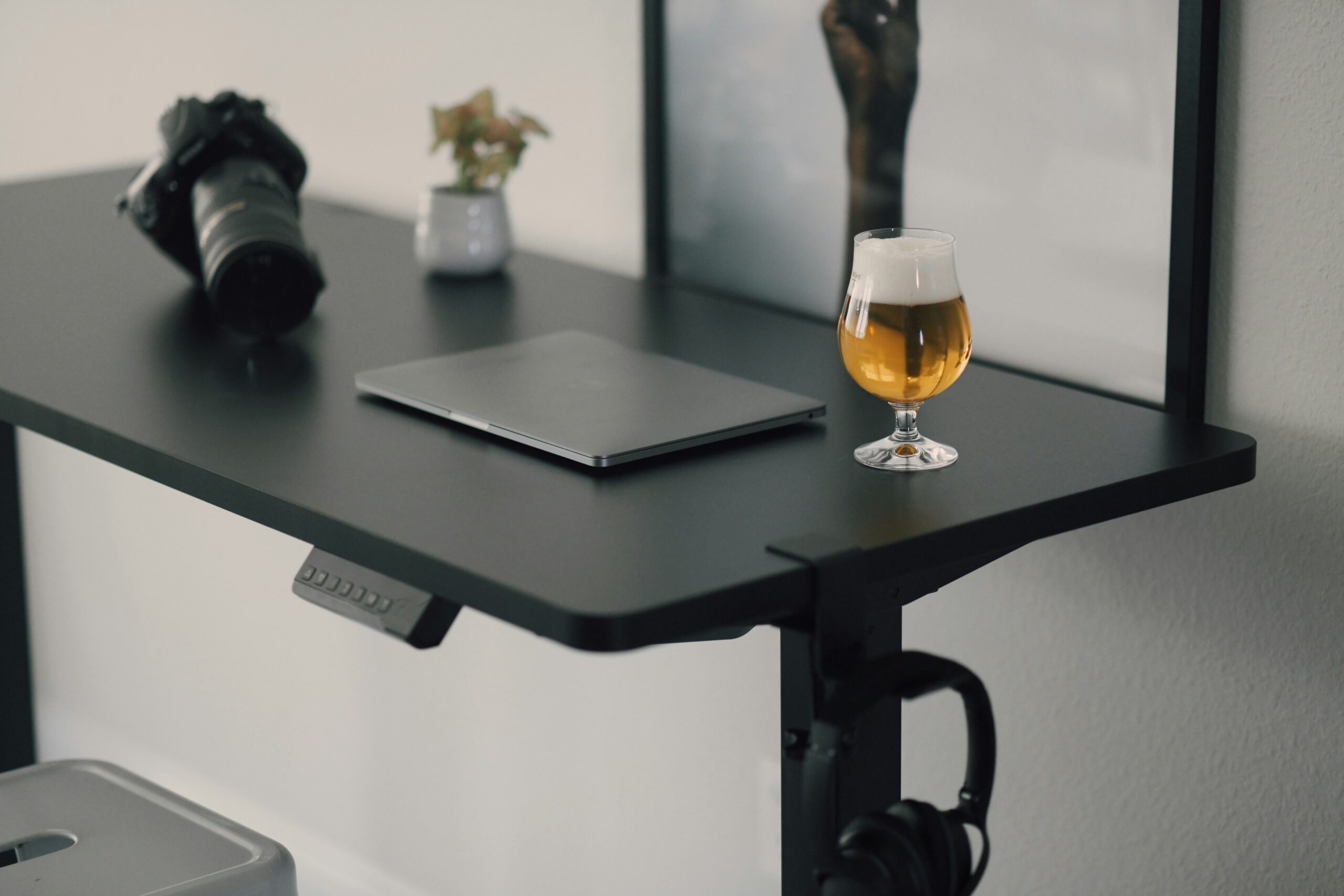 Monomi Electric Standing Desk Review: Is This 63″ Memory Preset Desk Worth It?