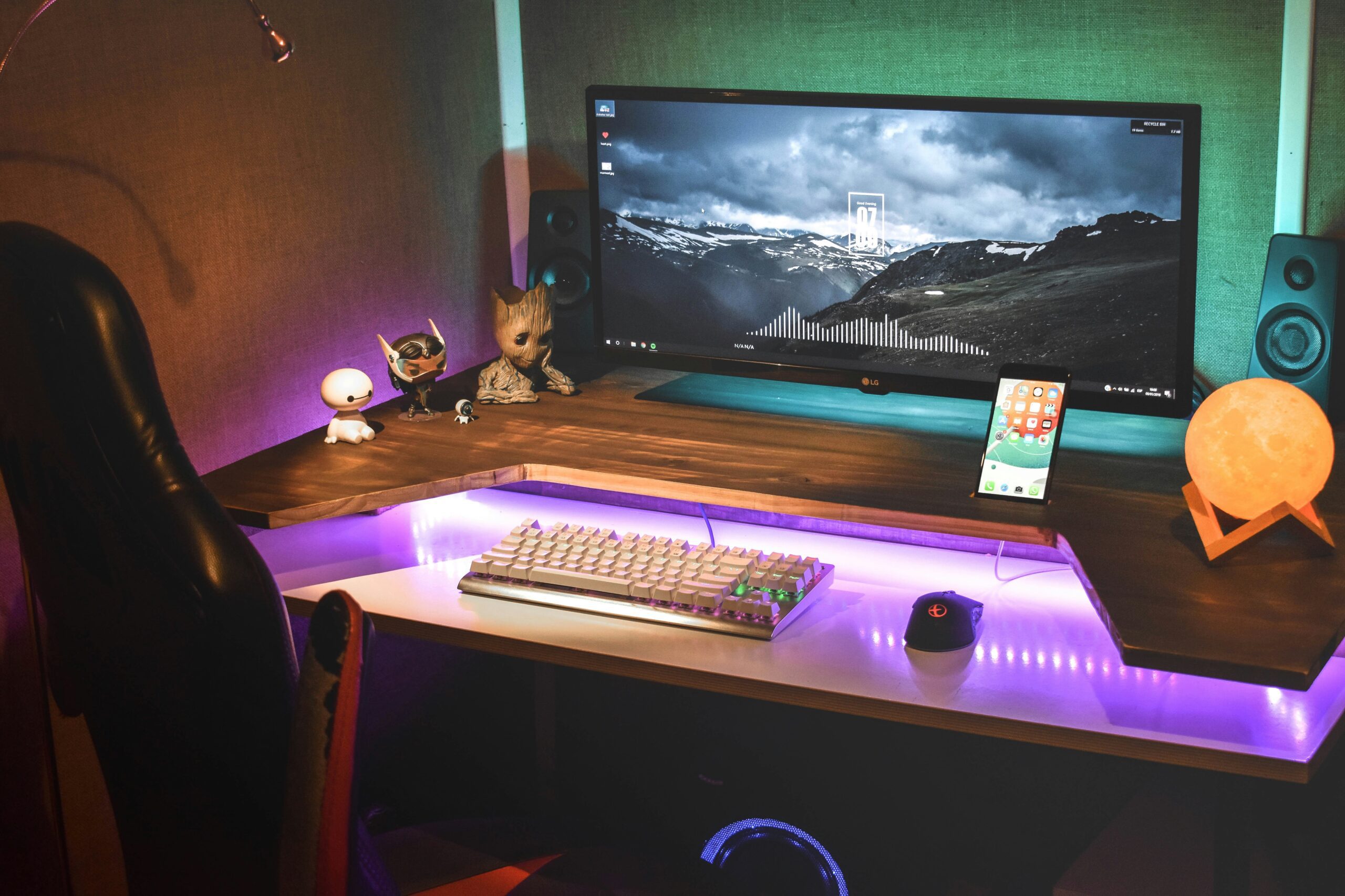 Lufeiya Gaming Desk with LED Lights Review: A 47″ Power Station for Gamers & Home Offices